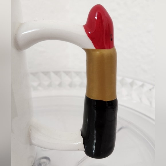 Lipstick Mug - Picture 3 of 3